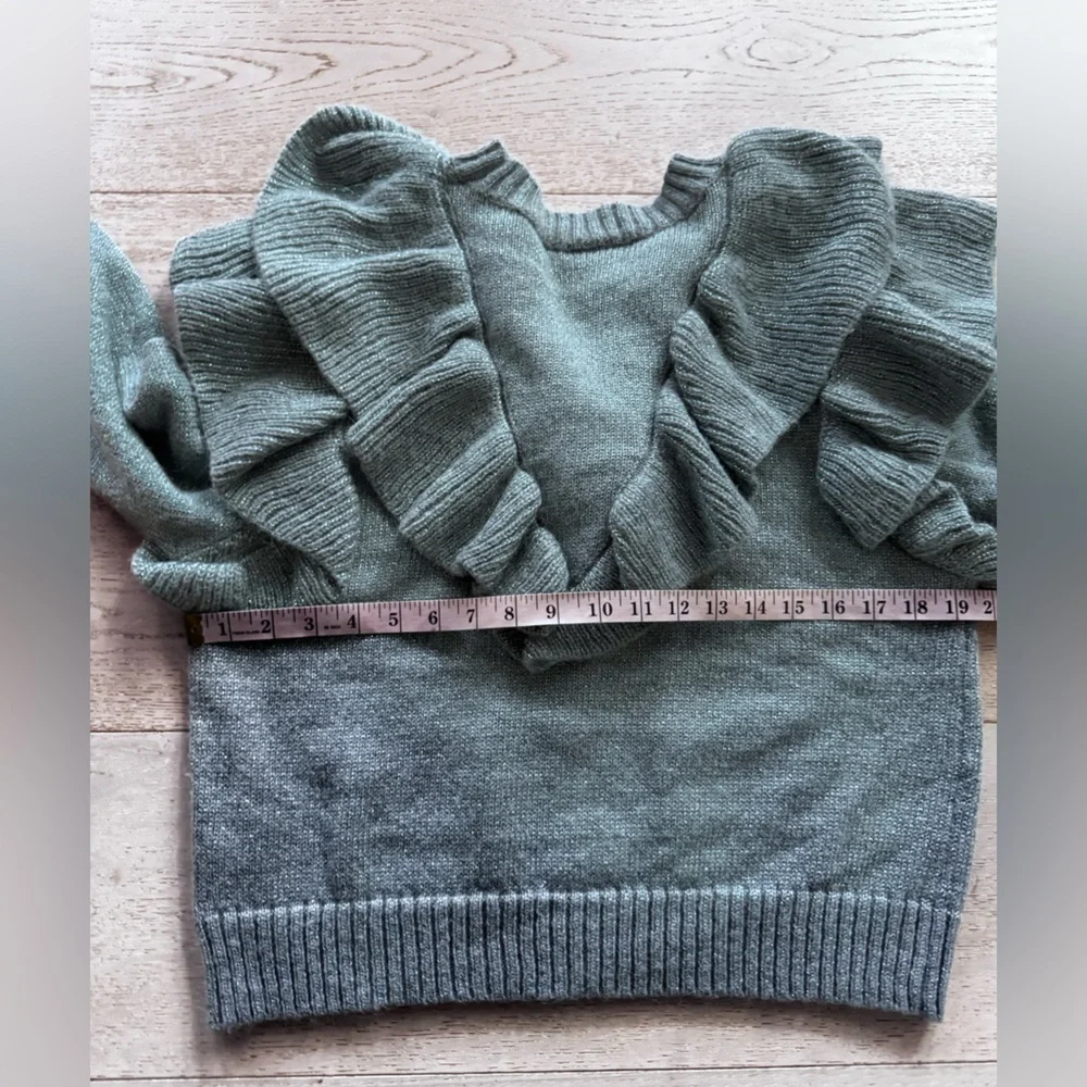 FARM RIO SILVER BLUE RUFFLE SWEATER SIZE SMALL